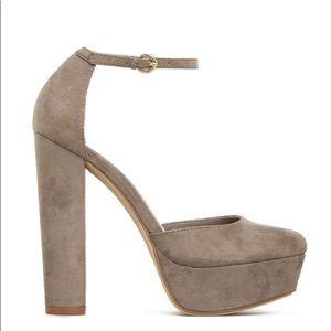 Shoe Dazzle Grey Platform Pumps